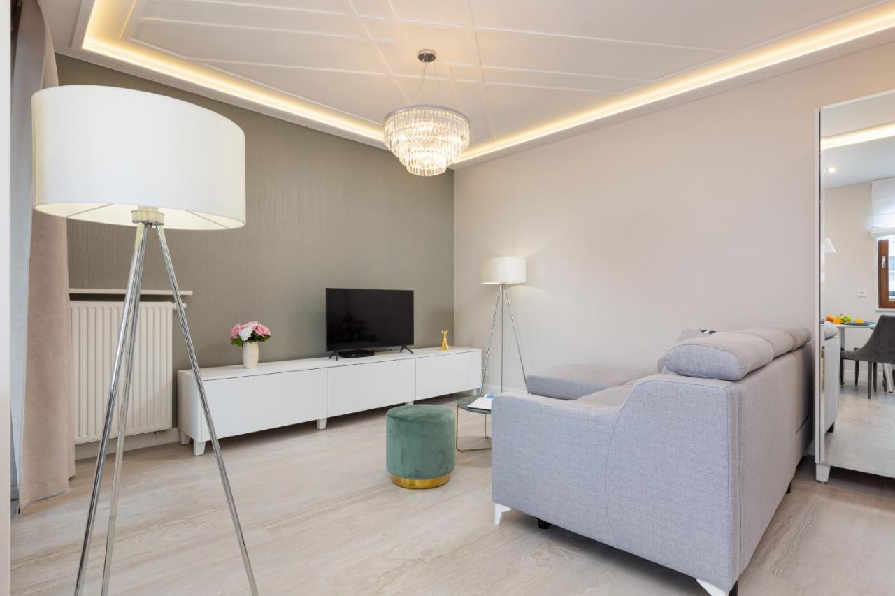 City Center Apartments Grzybowska With Parking By Noclegi Renters Warschau Exterior foto