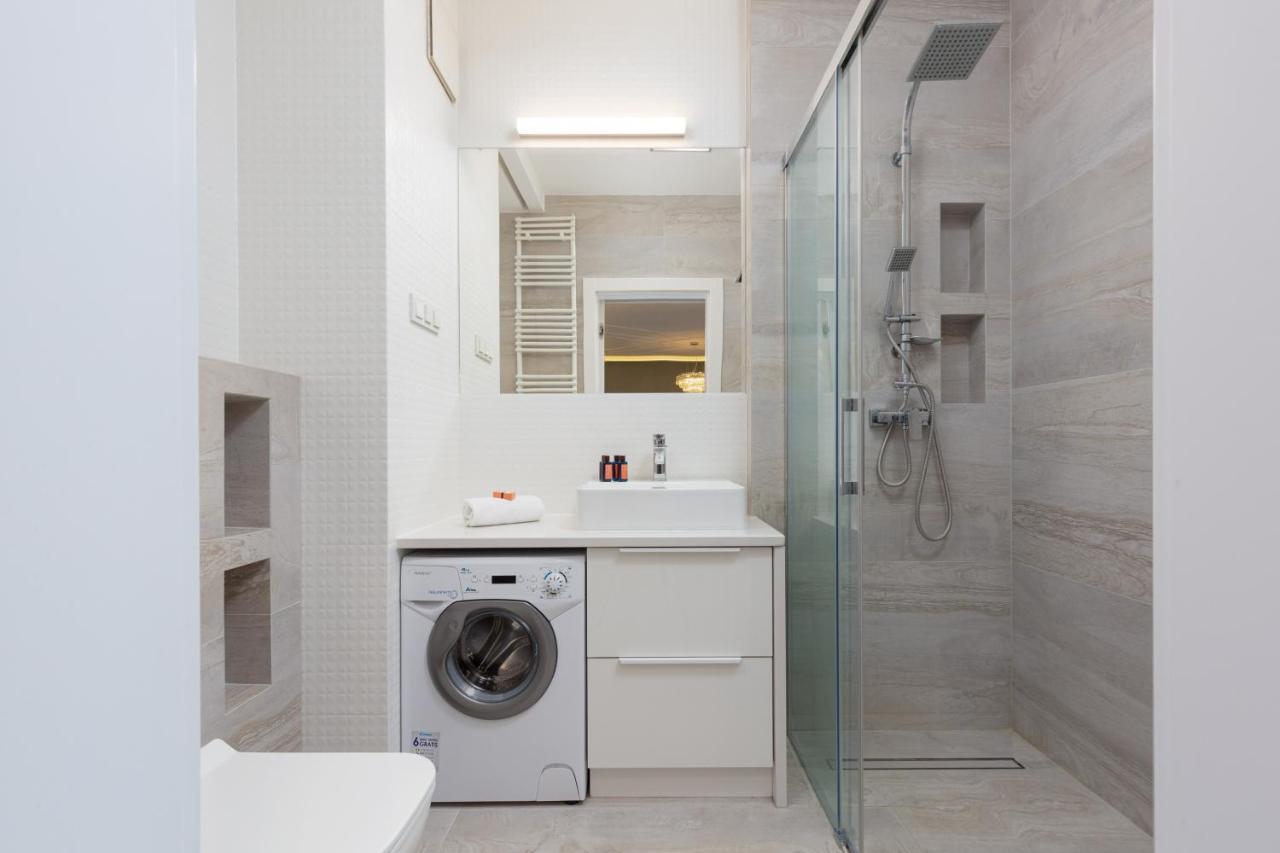 City Center Apartments Grzybowska With Parking By Noclegi Renters Warschau Exterior foto