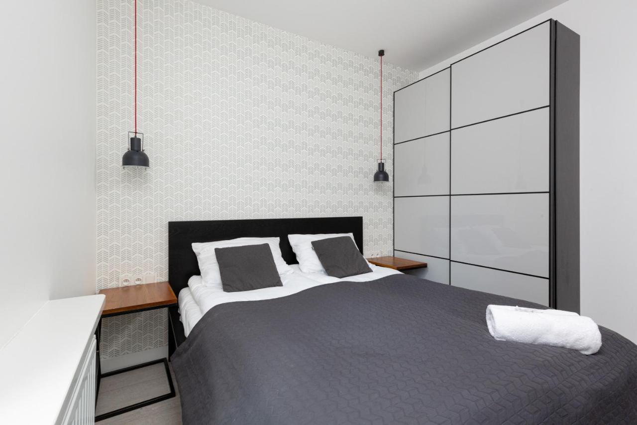 City Center Apartments Grzybowska With Parking By Noclegi Renters Warschau Exterior foto